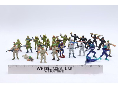 Lot of 30 Soldiers GUTS! 1986 Mattel Military Action Figures
