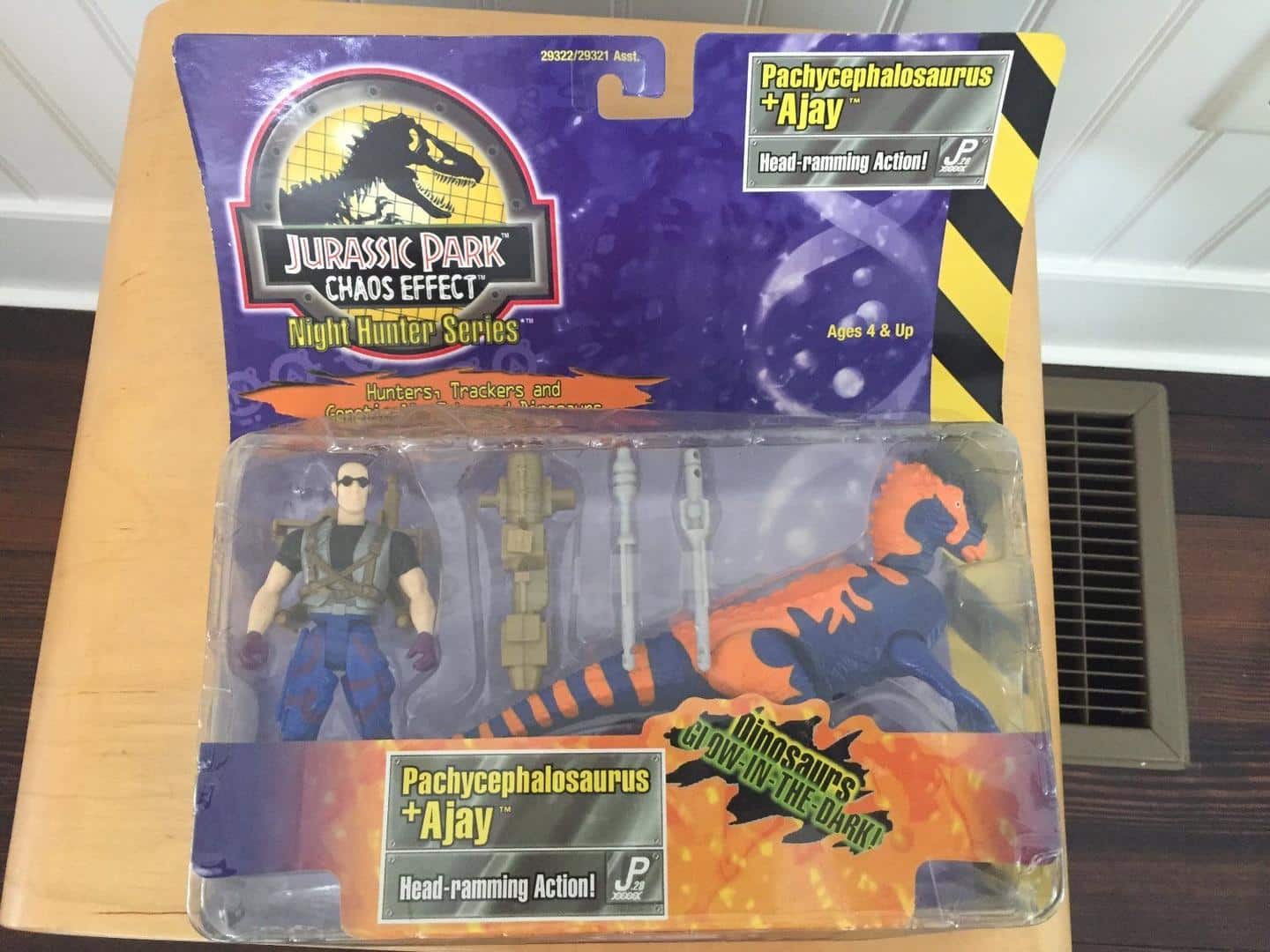 Kenner Jurassic Park Chaos Effect Night Hunter Series Pachycephalosaurus + Ajay (1998)