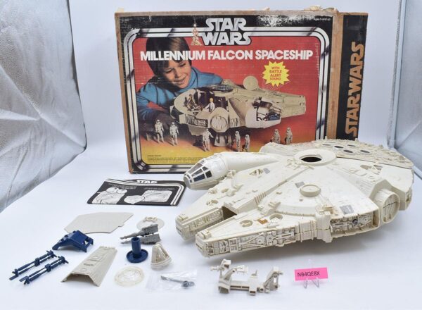 Millennium Falcon 100% Complete W/Box Star Wars 1979 Kenner Action Figure WORKS main image