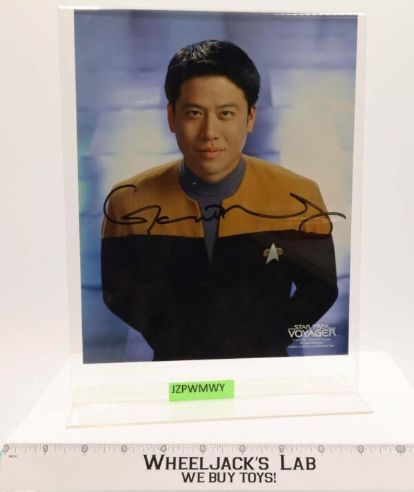 Harry Kim Star Trek Voyager Garrett Wang AUTOGRAPHED 8×10 Picture main image