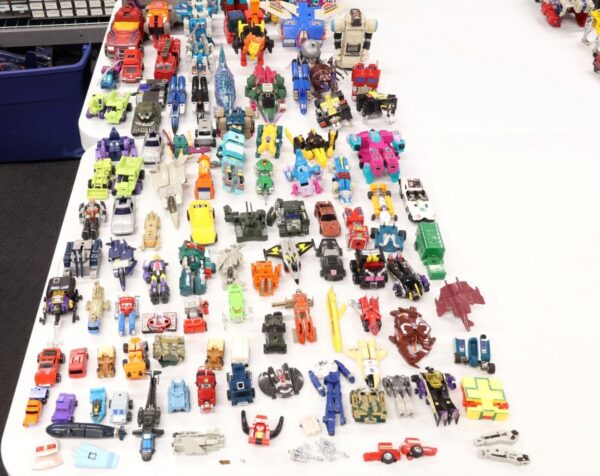 Giant Lot of G1 Transformers 1980’s Hasbro Vintage Action Figures main image